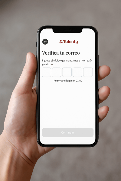 Pantalla de verificación de correo electrónico en la app Talenty como medida de seguridad